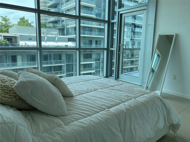 Building Photo - 3301 NE 1st Ave