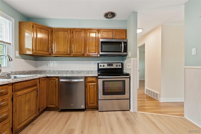 Building Photo - 637 Karess Dr