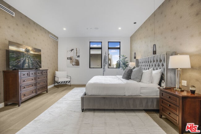 Building Photo - 10563 Ashton Ave