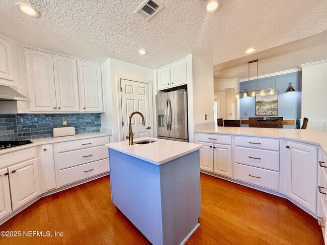 Building Photo - 315 S Ocean Grande Dr