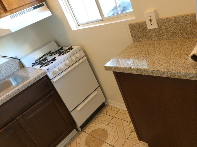 Kitchen1 - 11505 Hatteras St