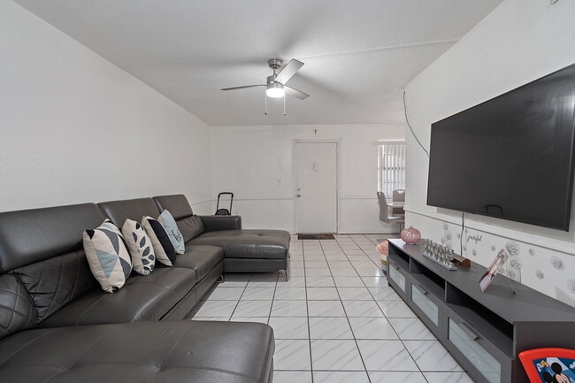 Building Photo - 6620 W 2nd Ct