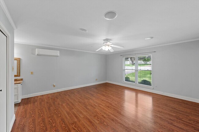 Building Photo - 10014 Burgundy Ln