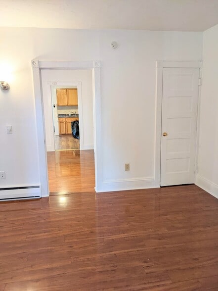 Building Photo - 612 E Morton St