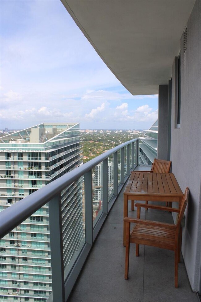 Building Photo - 1100S S Miami Ave
