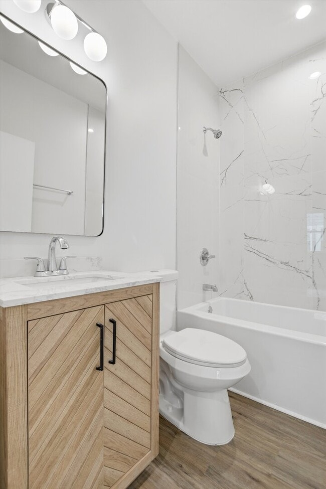 Building Photo - 3040 N Drake Ave