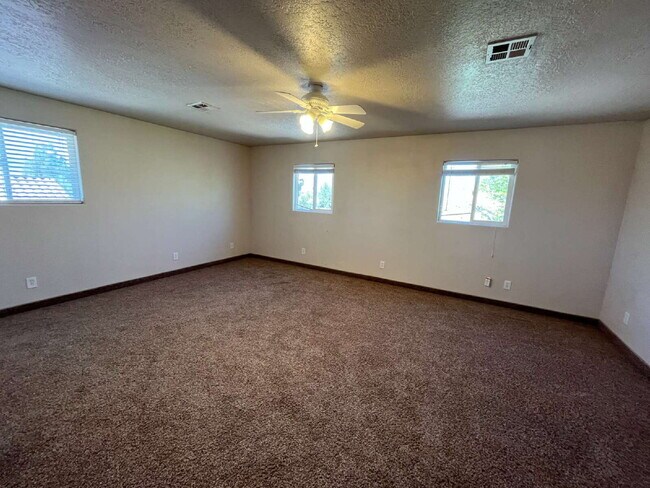 Building Photo - Wonderful 4 bed 3 bath home in Saint George