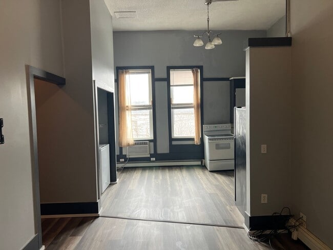 Building Photo - 317 S Clinton Ave