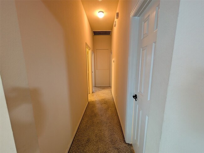 Building Photo - 921 Raleigh Path
