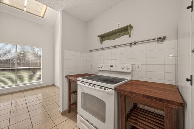 Building Photo - 8483 Sands Point Dr