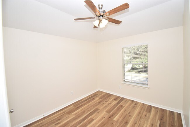 Building Photo - 2427 Teal Run Pl Dr