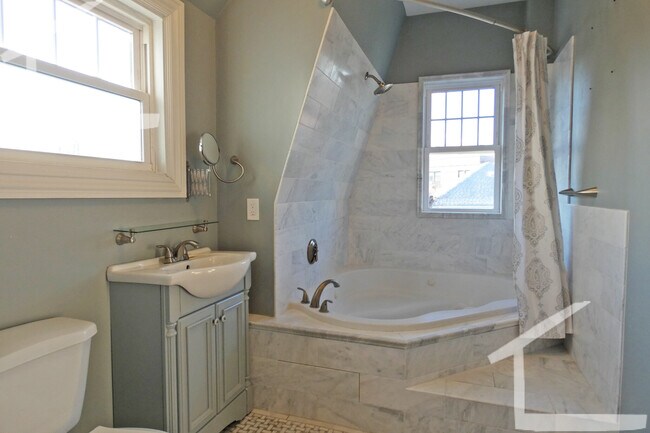 Building Photo - 108 Walnut St