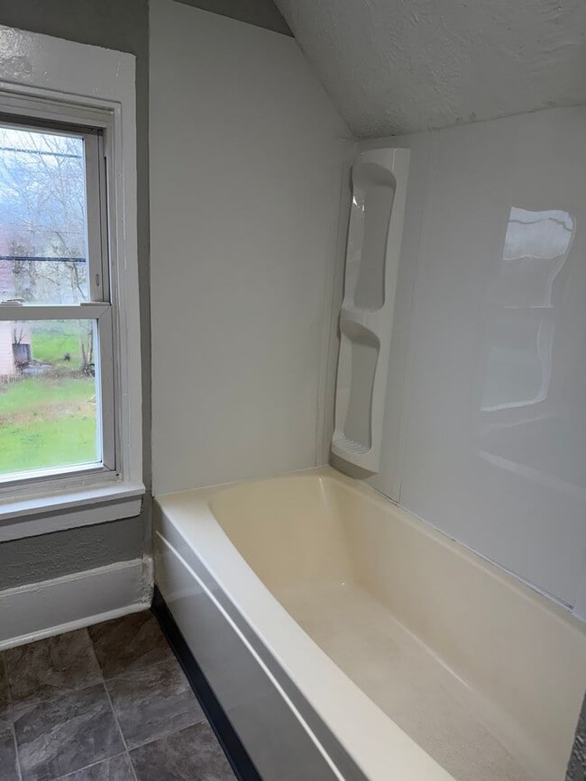 Building Photo - 1801 3rd St SE