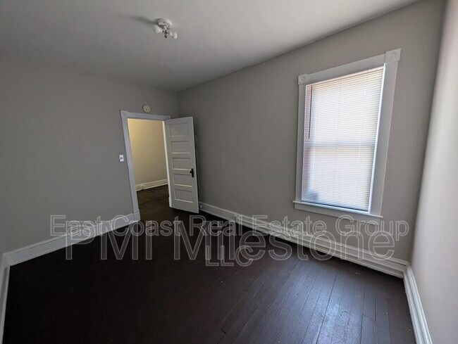 Building Photo - 304 1/2 W Martin St