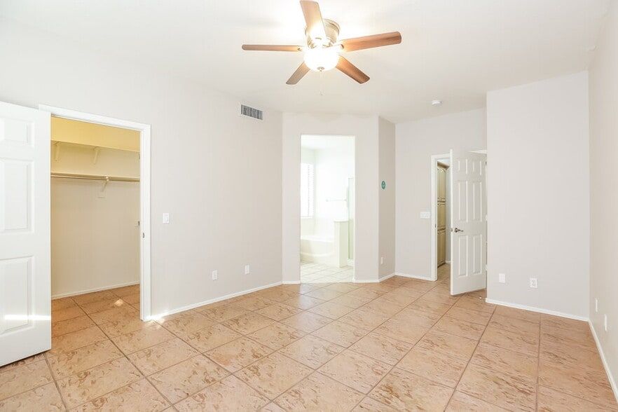 Building Photo - 6651 W Townley Ave