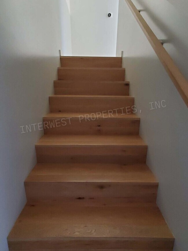 Building Photo - PERE02--*