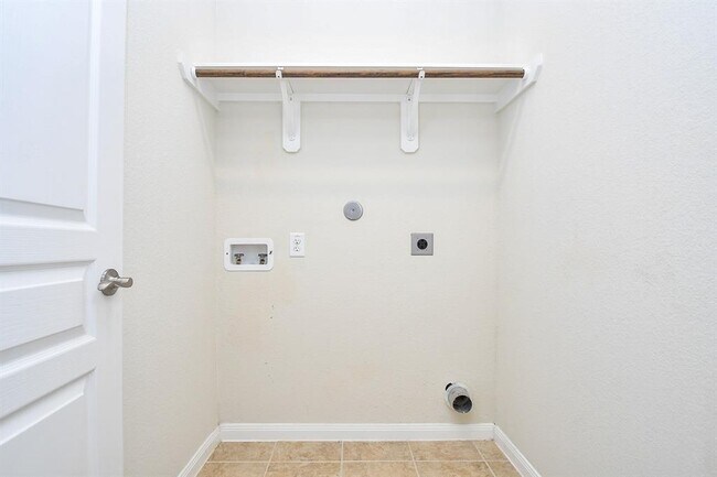 Building Photo - 30217 Live Oak Way