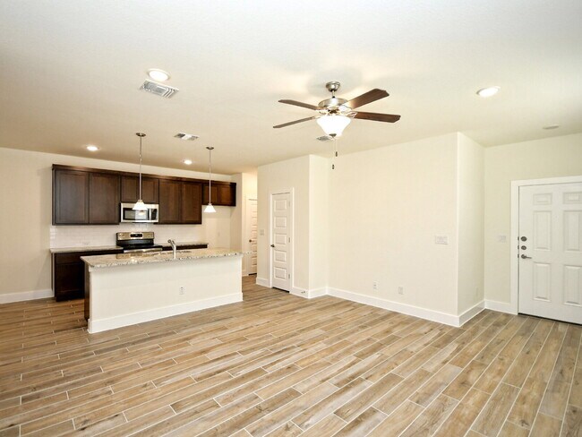 Building Photo - "Charming 3-Bed Condo Retreat with 2 Full Baths – 1475 Sq Ft of Comfort in Georgetown, TX!"