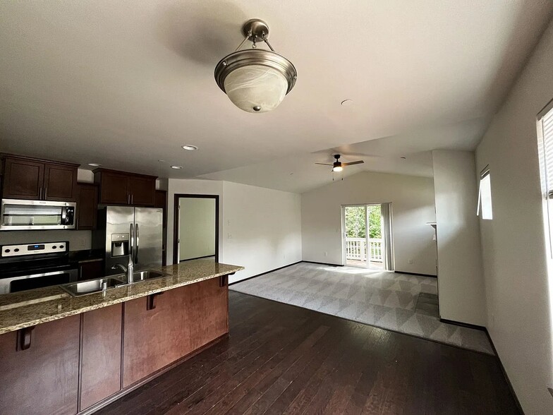 Building Photo - 703 Kodiak Ln