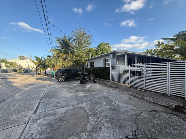 Building Photo - 540 NE 67th St