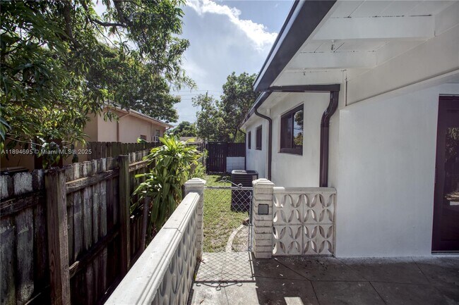 Building Photo - 12905 N Miami Ave