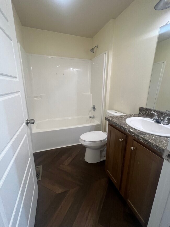 Building Photo - 934 9th St