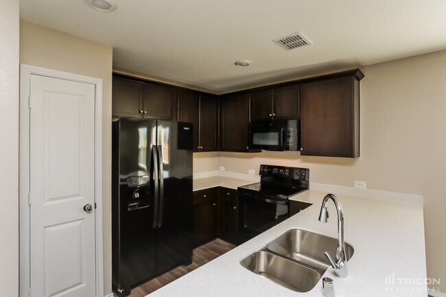 Building Photo - 5355 Curwood Dr