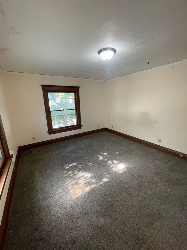 Building Photo - 723-723 1/2 South St