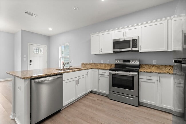 Building Photo - 16866 W Hammon