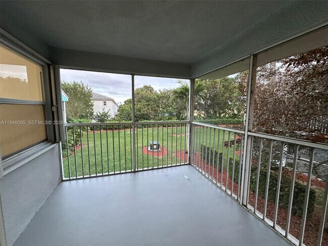 Building Photo - 2636 SE 20th Ct