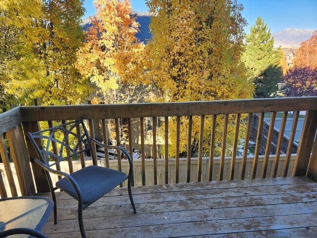Building Photo - Great 5 Bed 2.5 Bath Home Newly Remodeled
