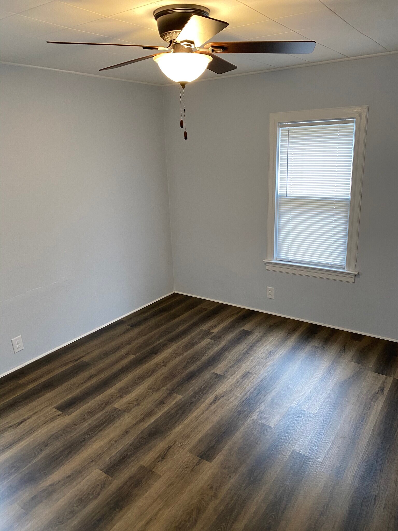 Front bedroom. - 108 Laredo Ave