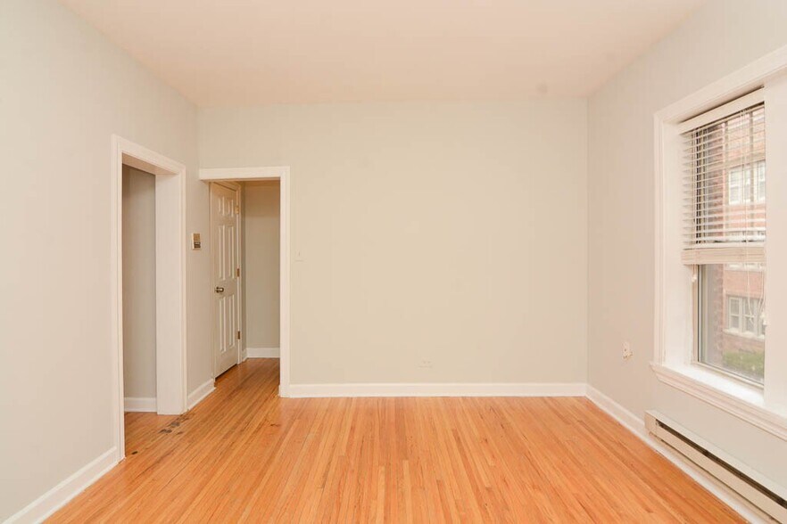 Building Photo - 714 W Barry Ave