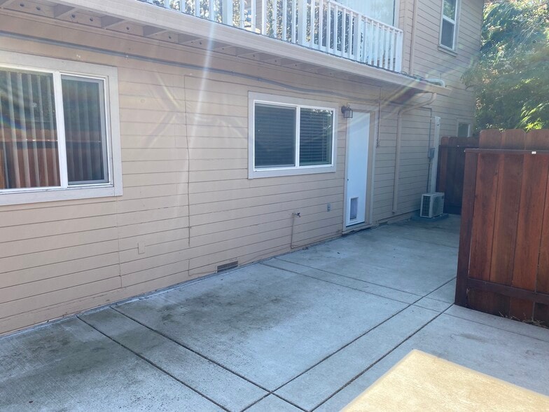 Back door to cement porch - 1842 Lynwood Dr