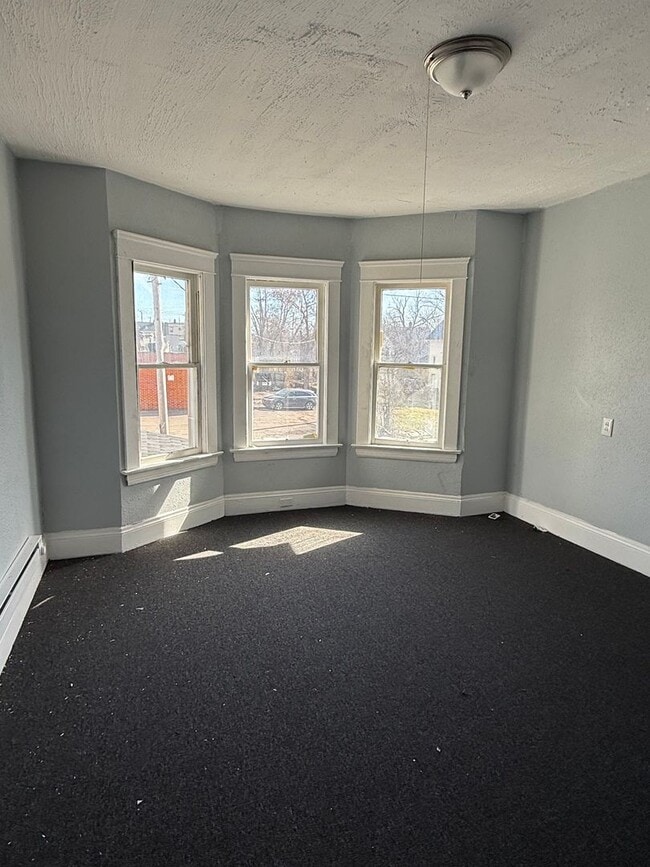 Building Photo - 4bd Single Section 8