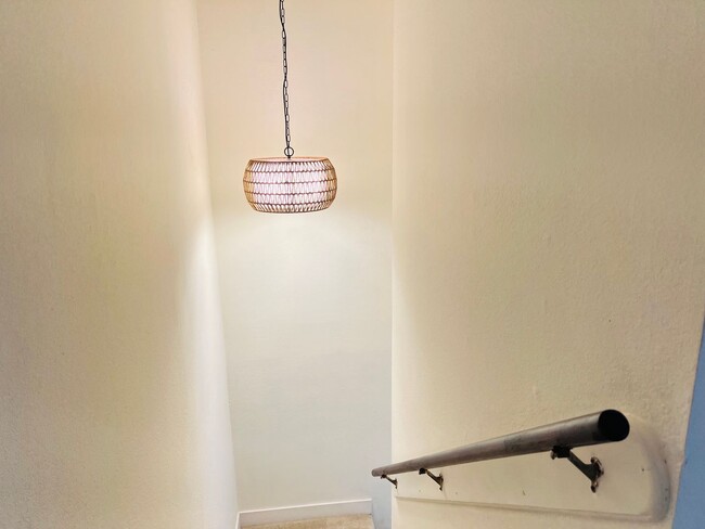 Building Photo - Beautiful 2 bedroom Condo