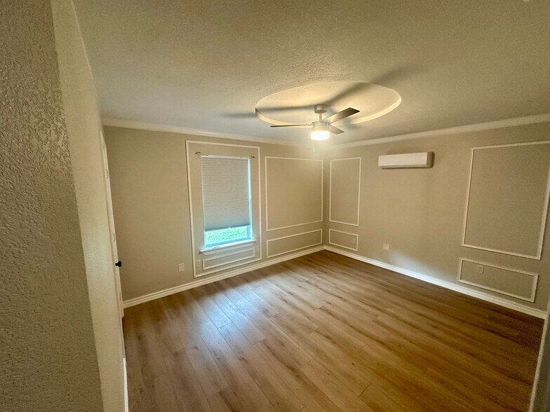 Building Photo - 3437 Stanley Ave