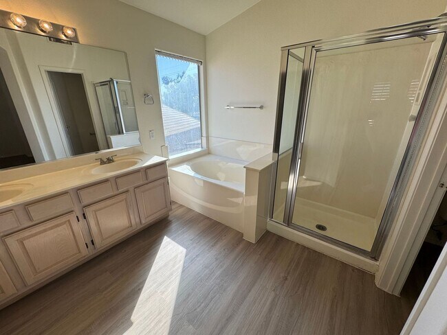 Building Photo - Chandler Home 3 bed - 2 1/2 bath with Loft...