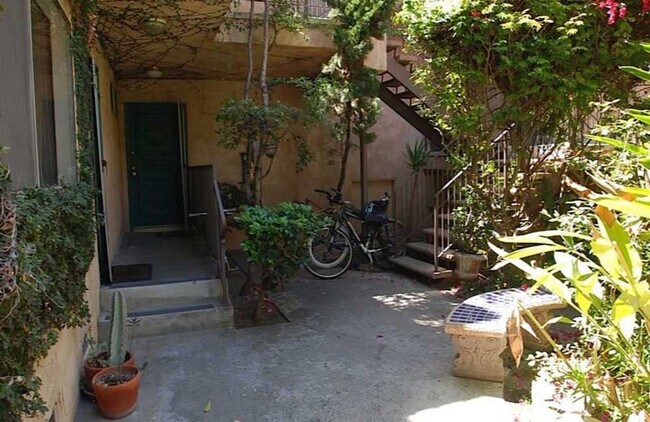 Building Photo - Cerca Del Mar