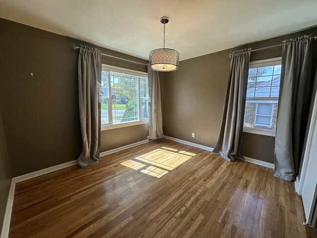 Building Photo - 1376 Darling St