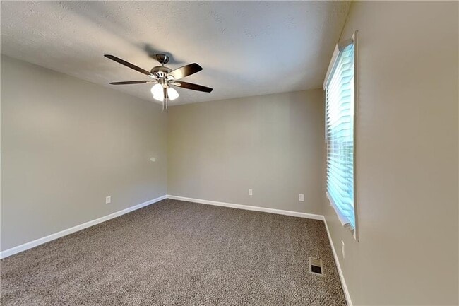 Building Photo - 4036 Evelyn Dr