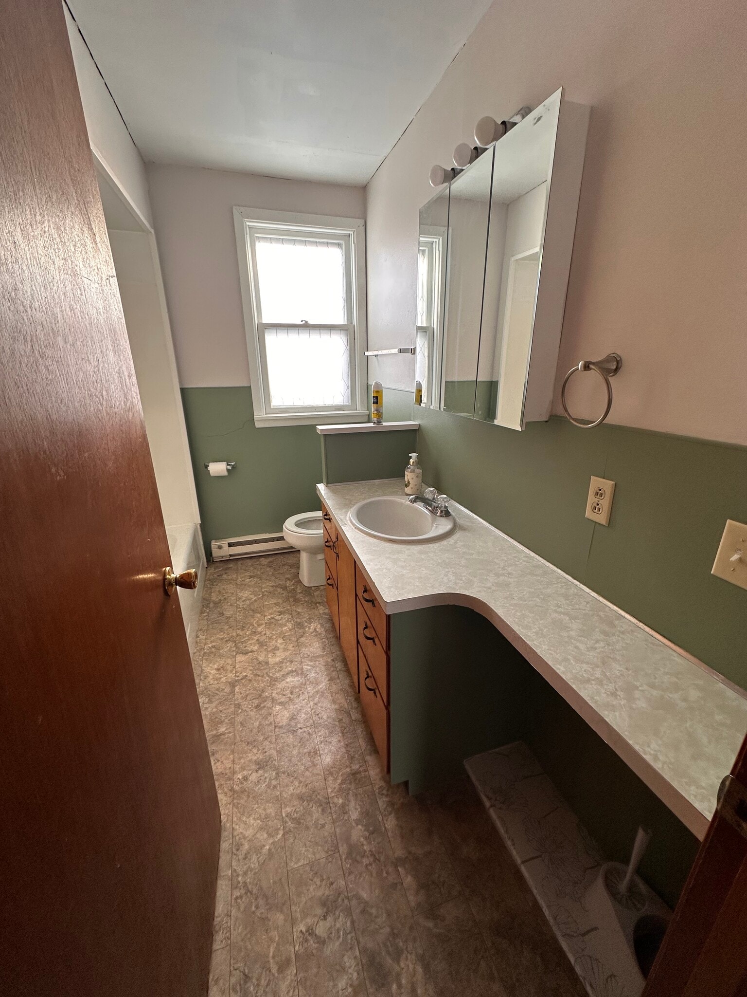 Bathroom - 19 Park St