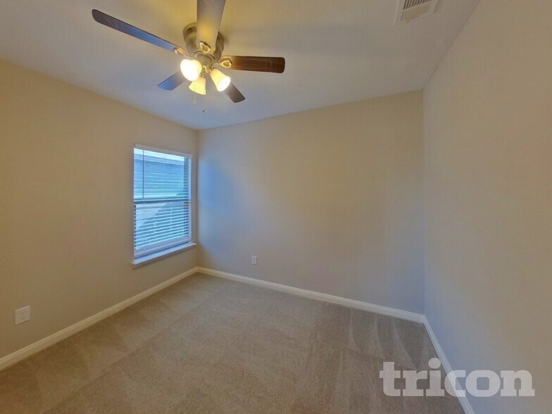 Building Photo - 118 Bush Dr