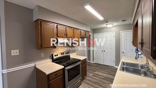 Building Photo - 2112 Pillsbury Pl