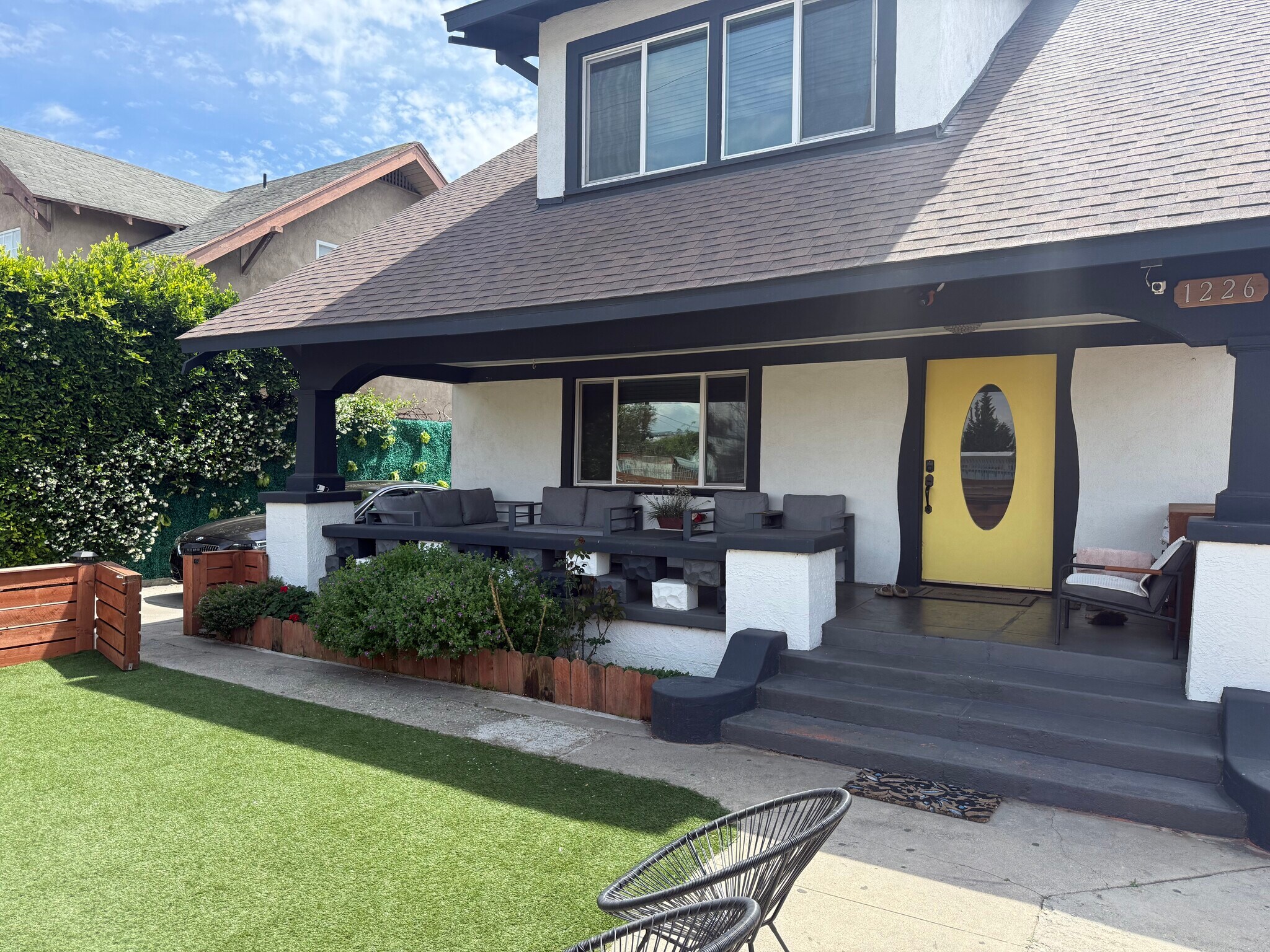 Building Photo - 1226 W Vernon Ave