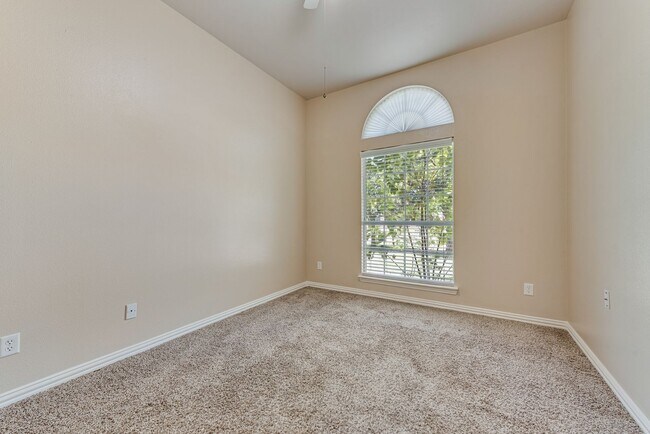 Building Photo - 621 Tumbleweed Dr