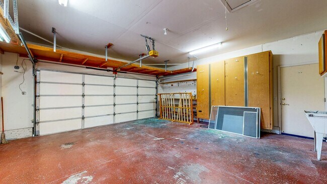 Building Photo - 7971 Oakmont Dr