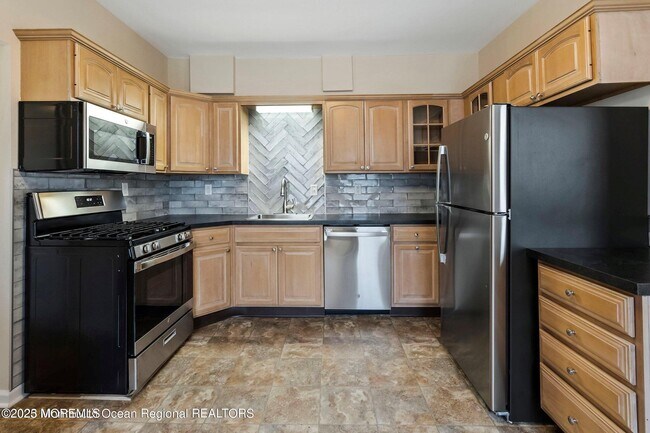 Building Photo - 34 Bridge Ave