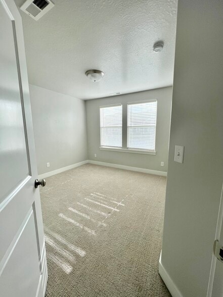 Building Photo - 16291 S Truss Dr