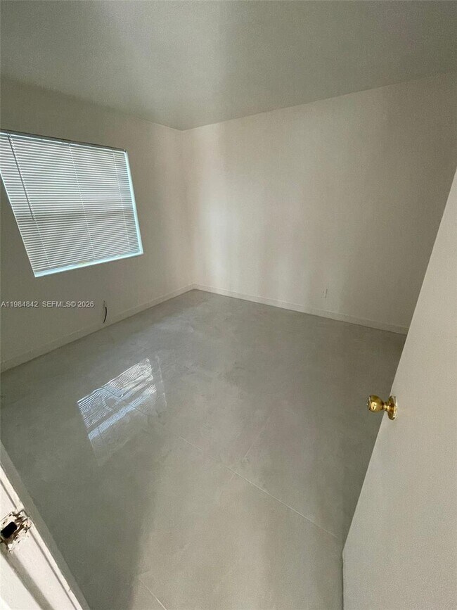 Building Photo - 505 N 24th Ave